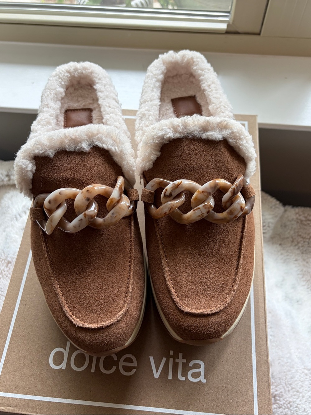 Dolce Vita Pecan Suede Platform Mule with White Shearling Trim - Picture 2 of 6